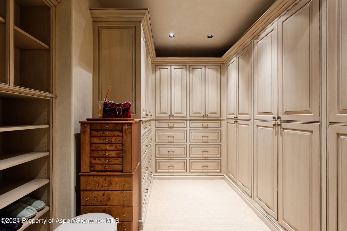Interior, Recessed Lighting, Walk-in Closets