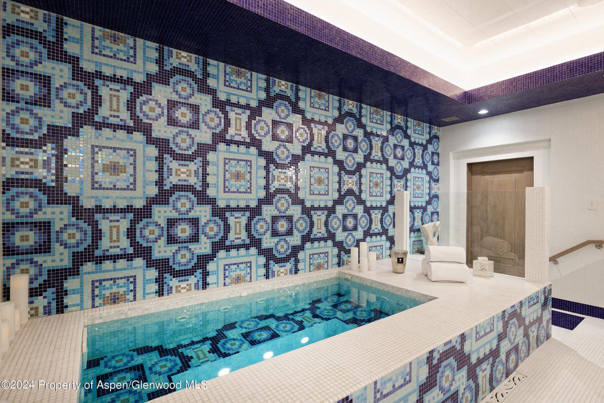 Interior, Pool, Recessed Lighting