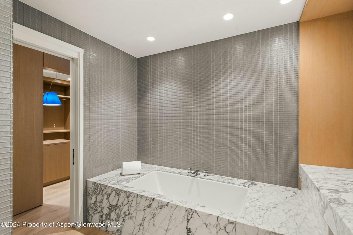 Bathroom, Interior, Marble, Recessed Lighting