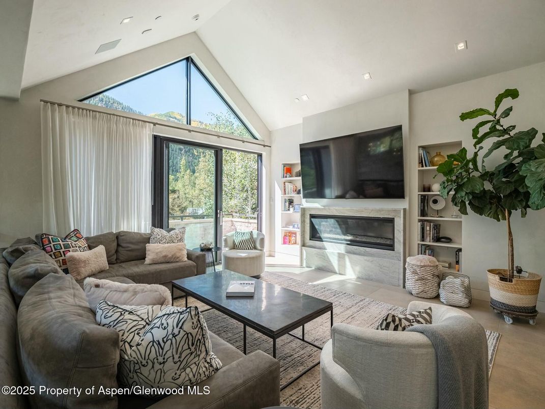 Fireplace, Interior, Living room, Recessed Lighting