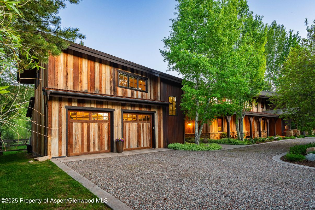 Attached, Exterior, Facade, Modern