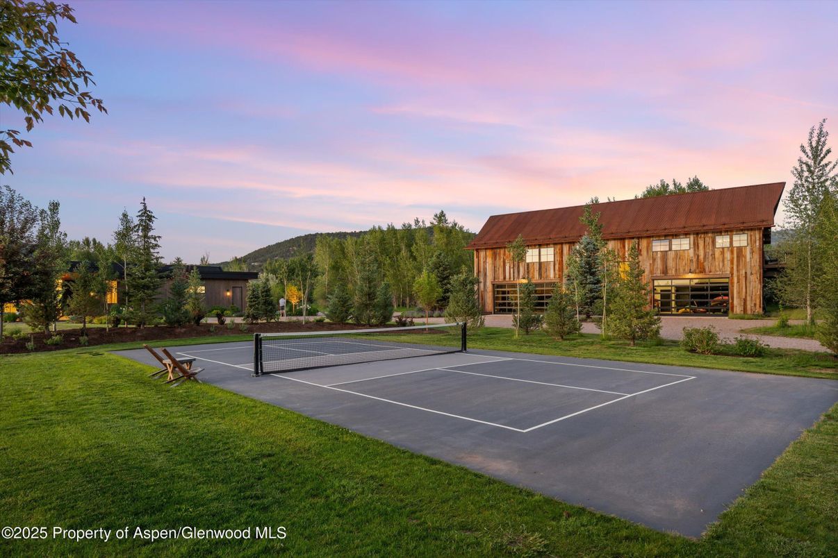 Exterior, Tennis Courts
