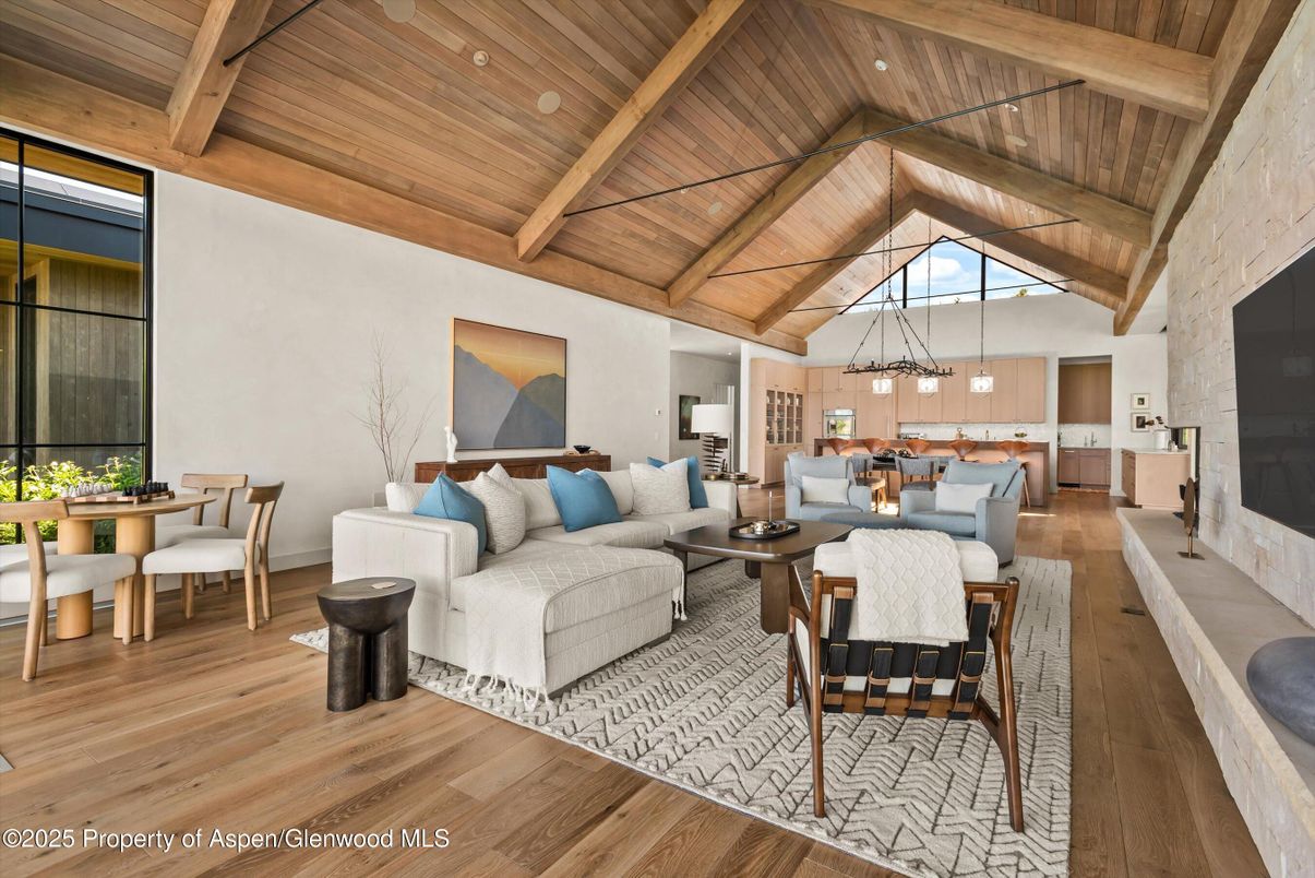 Dining room, Interior, Kitchen, Living room, Pendant Lights, Wooden Beams, Wooden Ceilings, Wood Texture Flooring