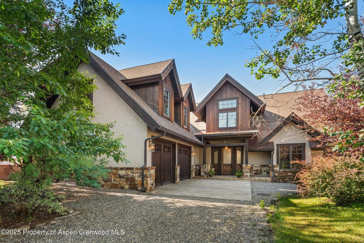 Attached, Exterior, Facade, Tudor Revival