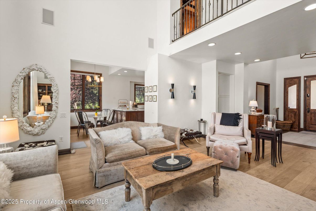Chandelier, Dining room, Interior, Living room, Recessed Lighting, Wood Texture Flooring