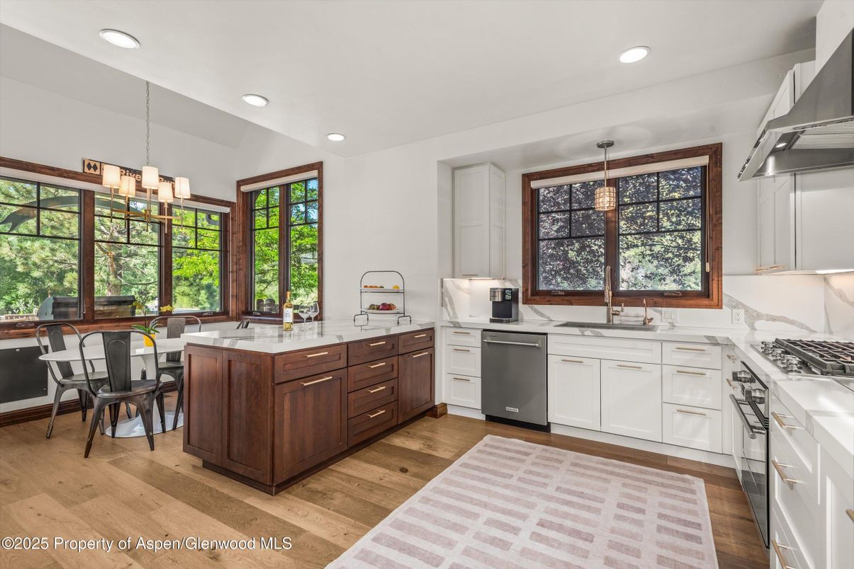 Dining room, Interior, Kitchen, Pendant Lights, Recessed Lighting, Wood Texture Flooring
