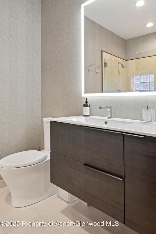 Bathroom, Interior, Recessed Lighting