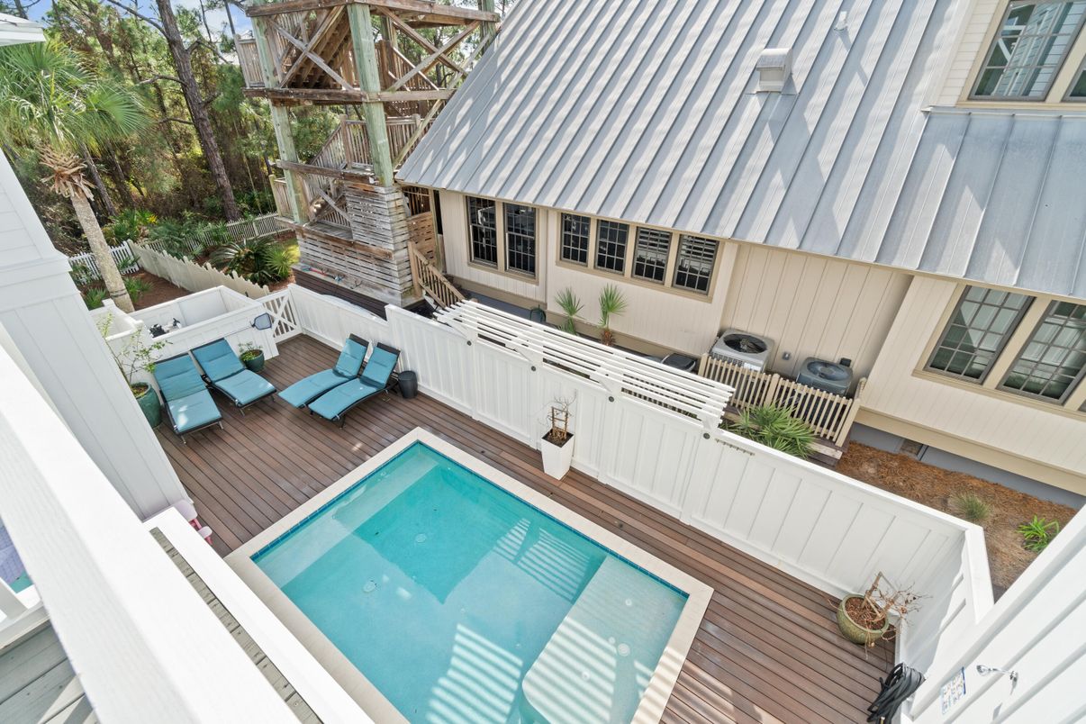 Exterior, Pool
