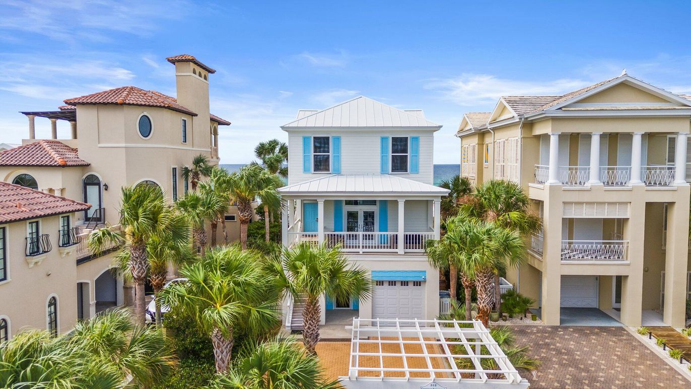 Attached, Exterior, Facade, Mediterranean
