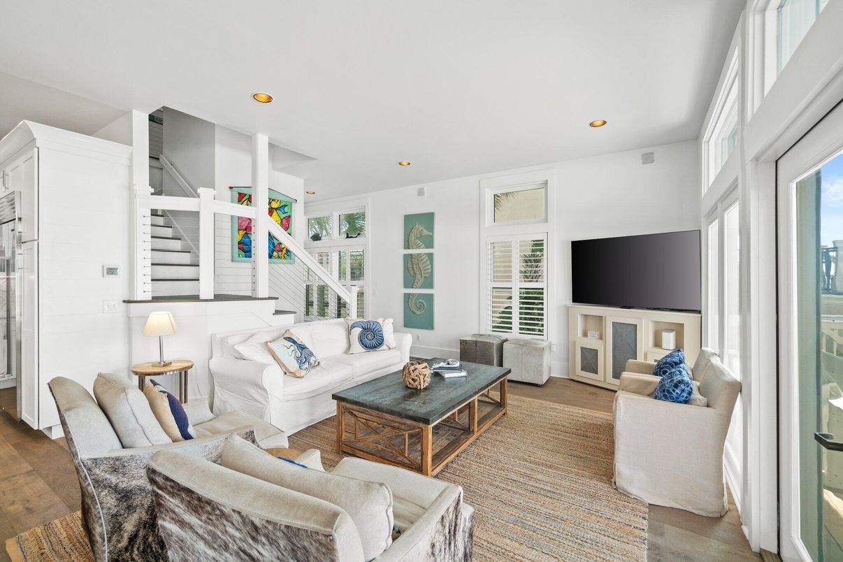 Interior, Living room, Recessed Lighting, Wood Texture Flooring