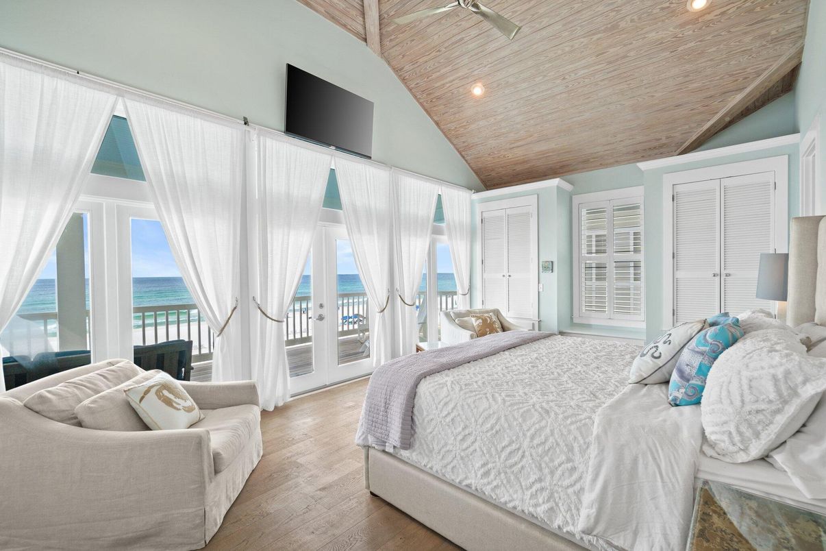 Bedroom, Interior, Recessed Lighting, Water, Wood Texture Flooring