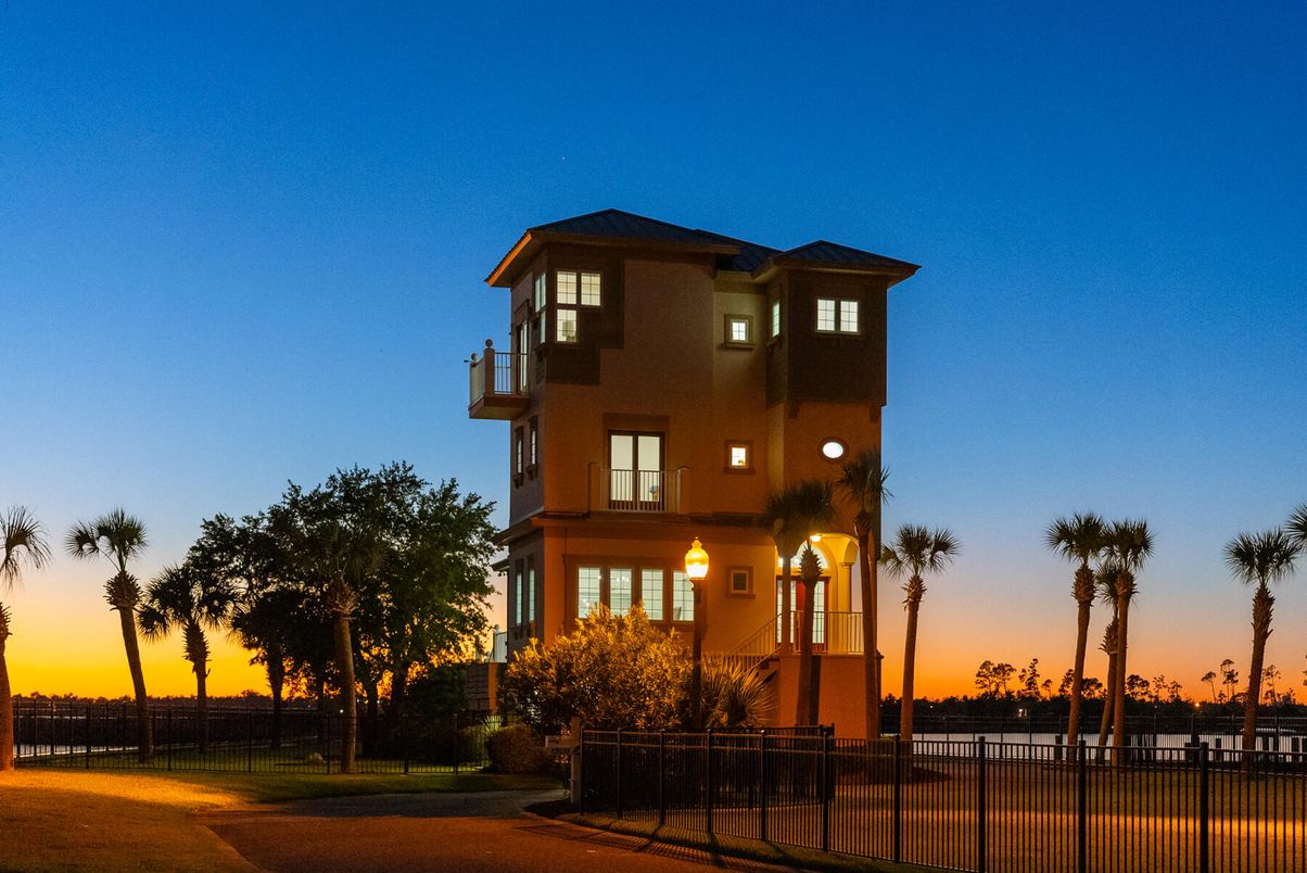 Exterior, Facade, Modern