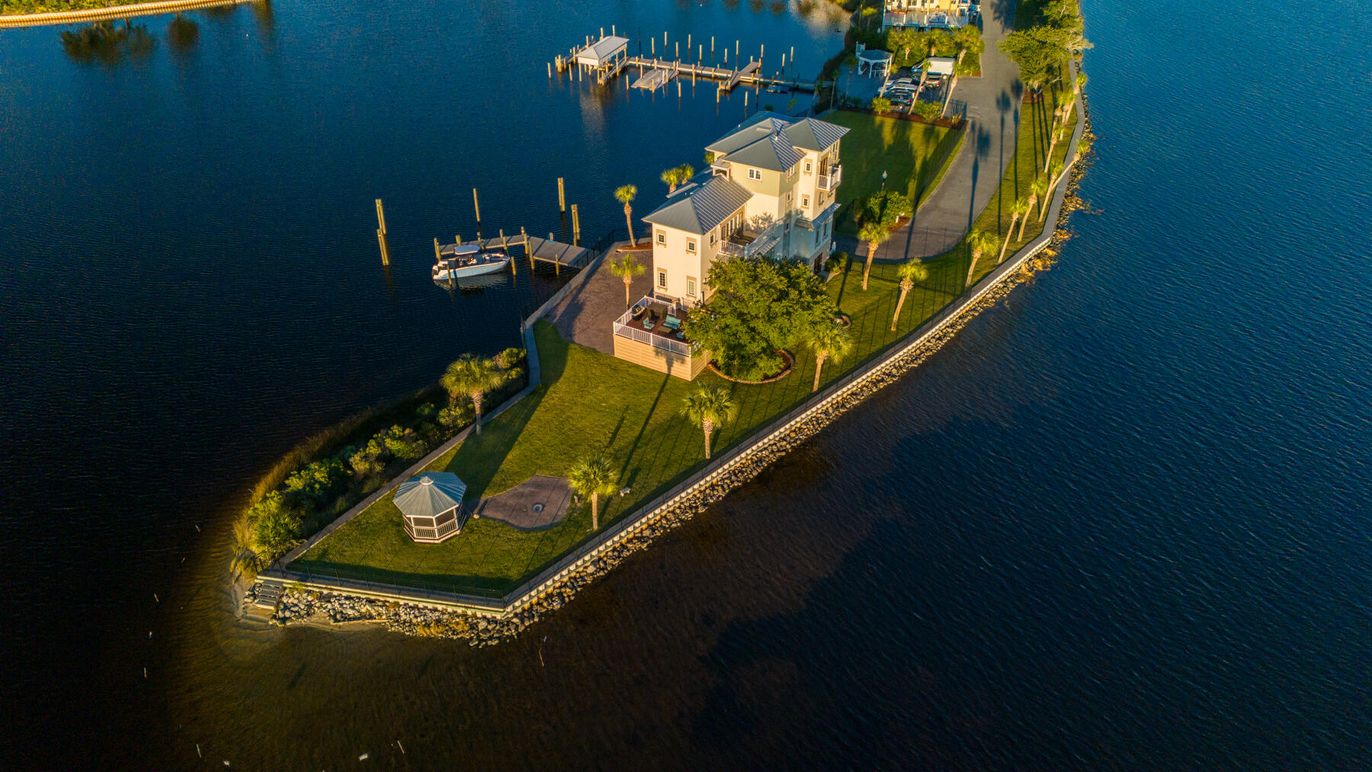 Exterior, Drone