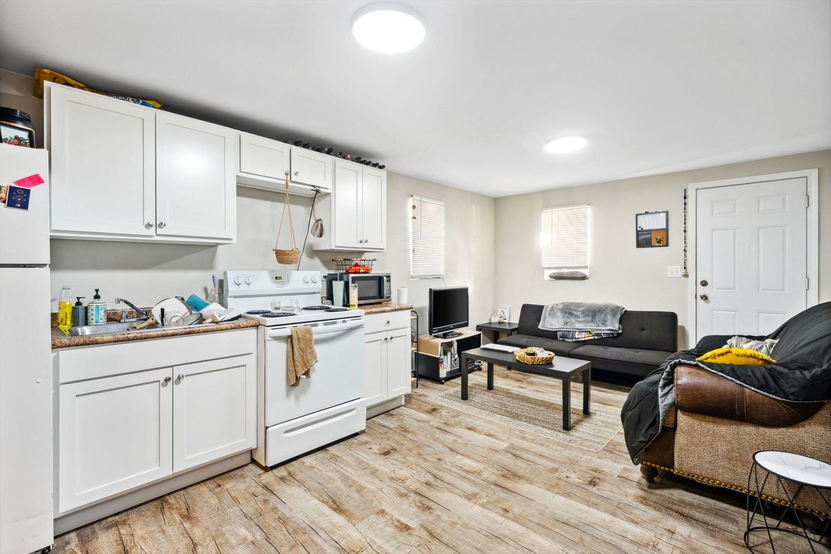 Interior, Kitchen, Living room, Recessed Lighting, Wood Texture Flooring