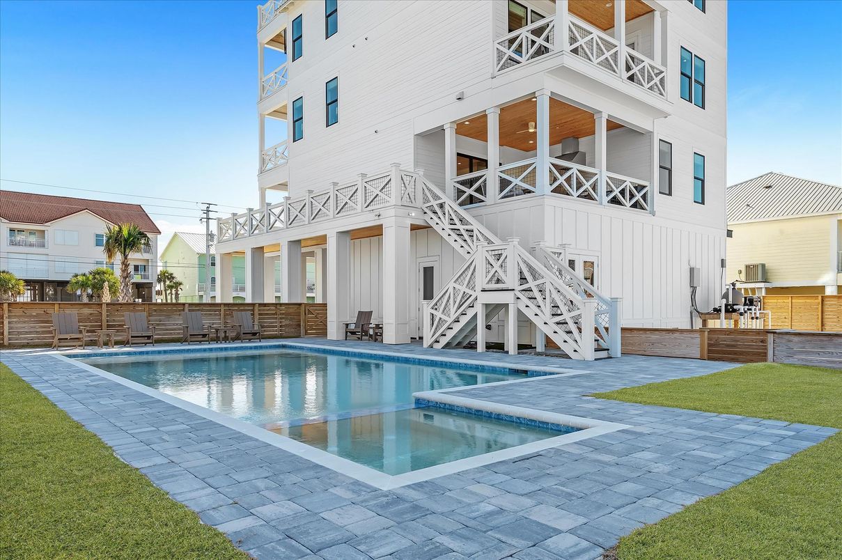 Exterior, Pool