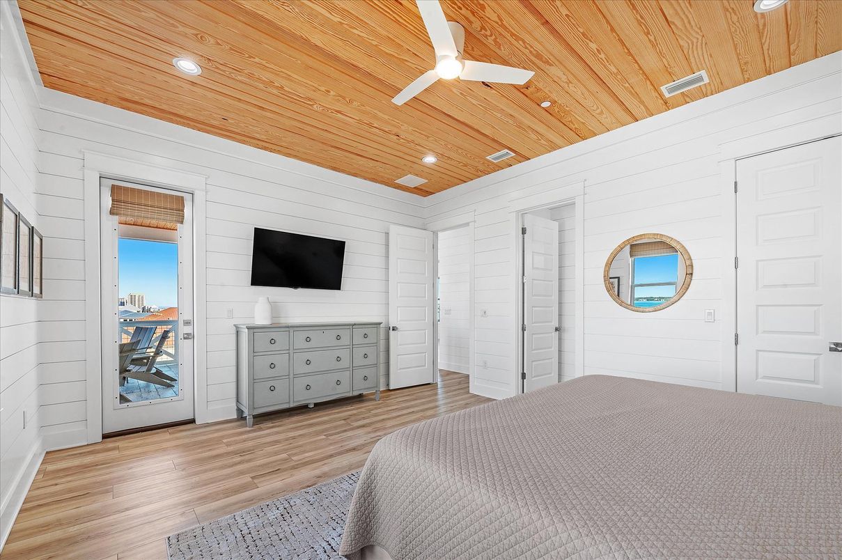 Empty room, Interior, Recessed Lighting, Wooden Ceilings, Wood Texture Flooring, Wooden Walls