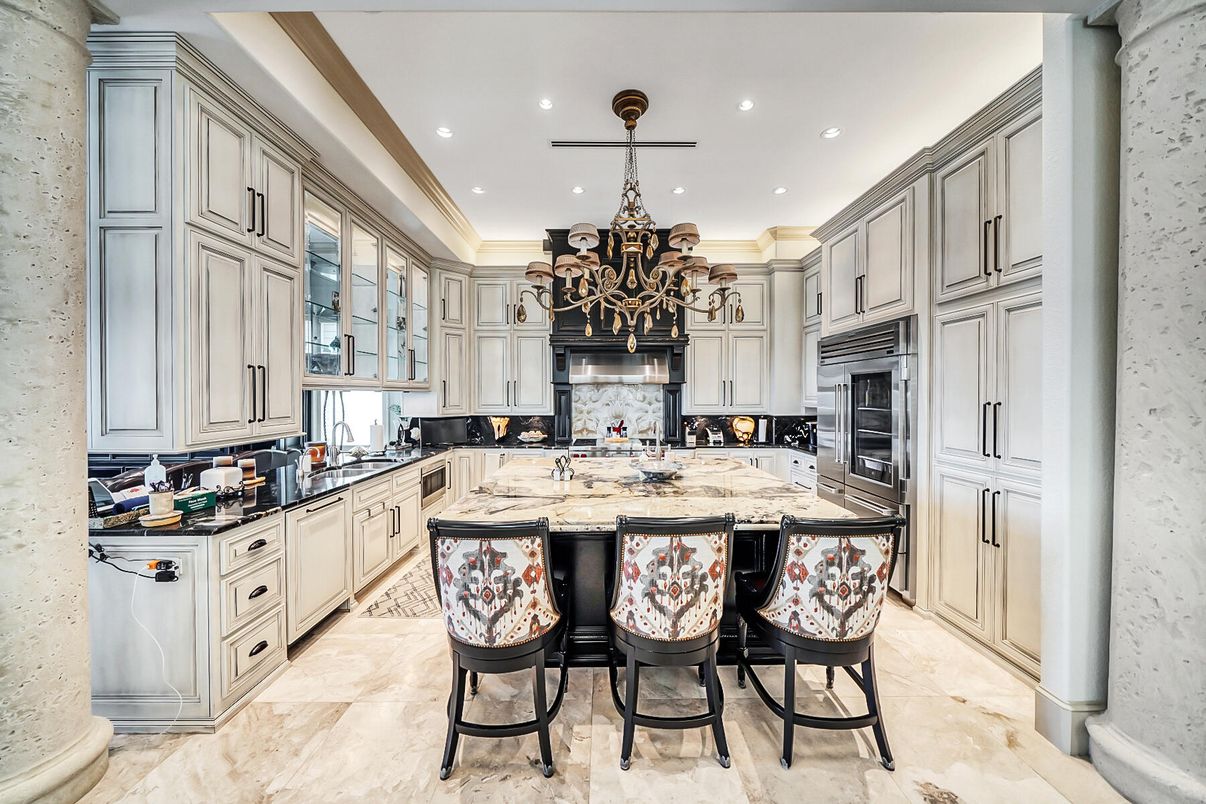 Chandelier, Interior, Kitchen, Recessed Lighting, Stainless Steel Appliances