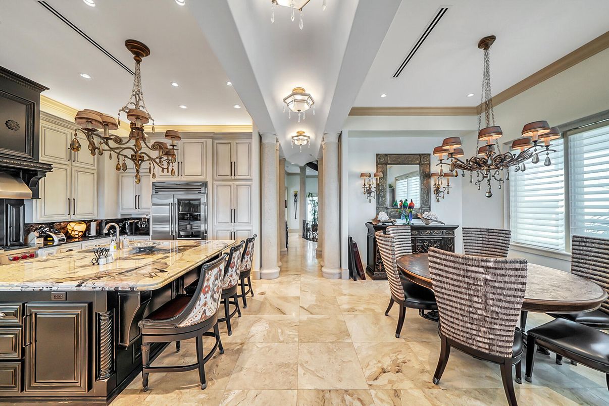 Chandelier, Dining room, Interior, Kitchen, Recessed Lighting, Stainless Steel Appliances