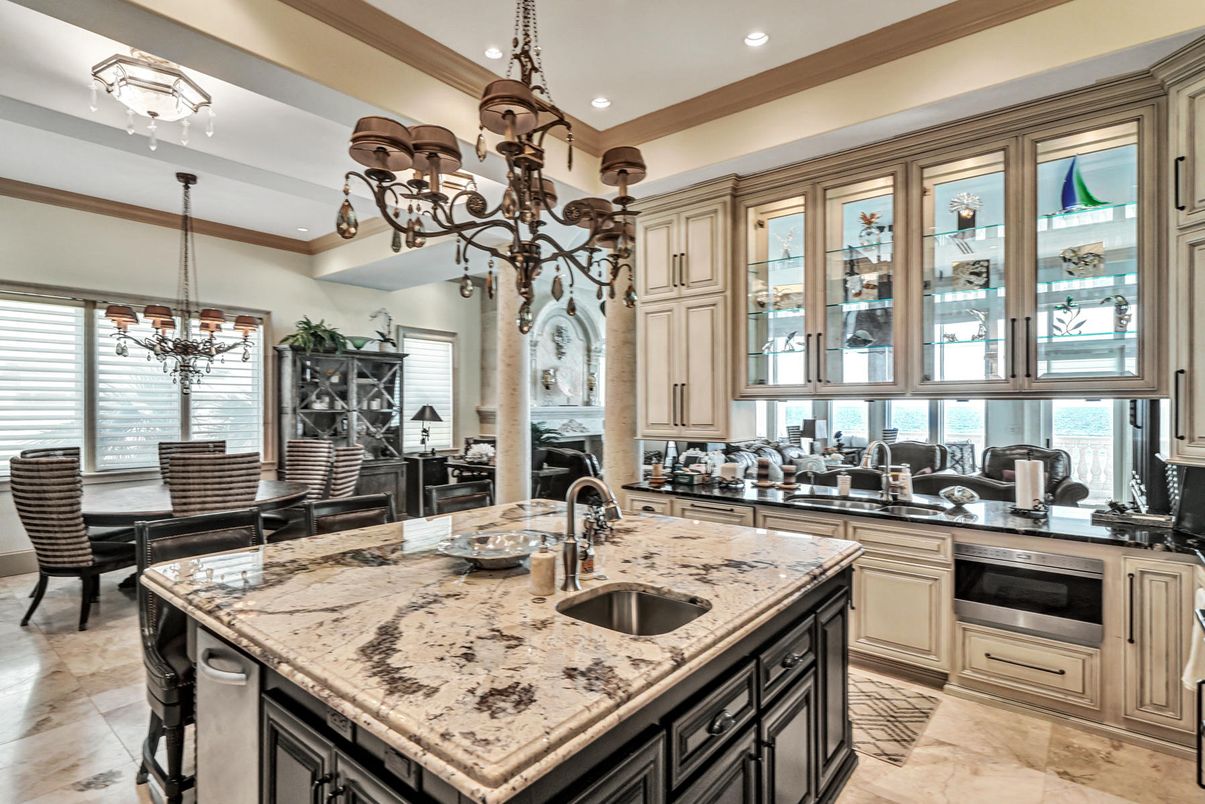 Chandelier, Dining room, Interior, Kitchen, Recessed Lighting, Stainless Steel Appliances