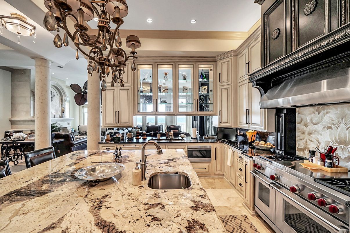 Chandelier, Dining room, Interior, Kitchen, Recessed Lighting, Stainless Steel Appliances