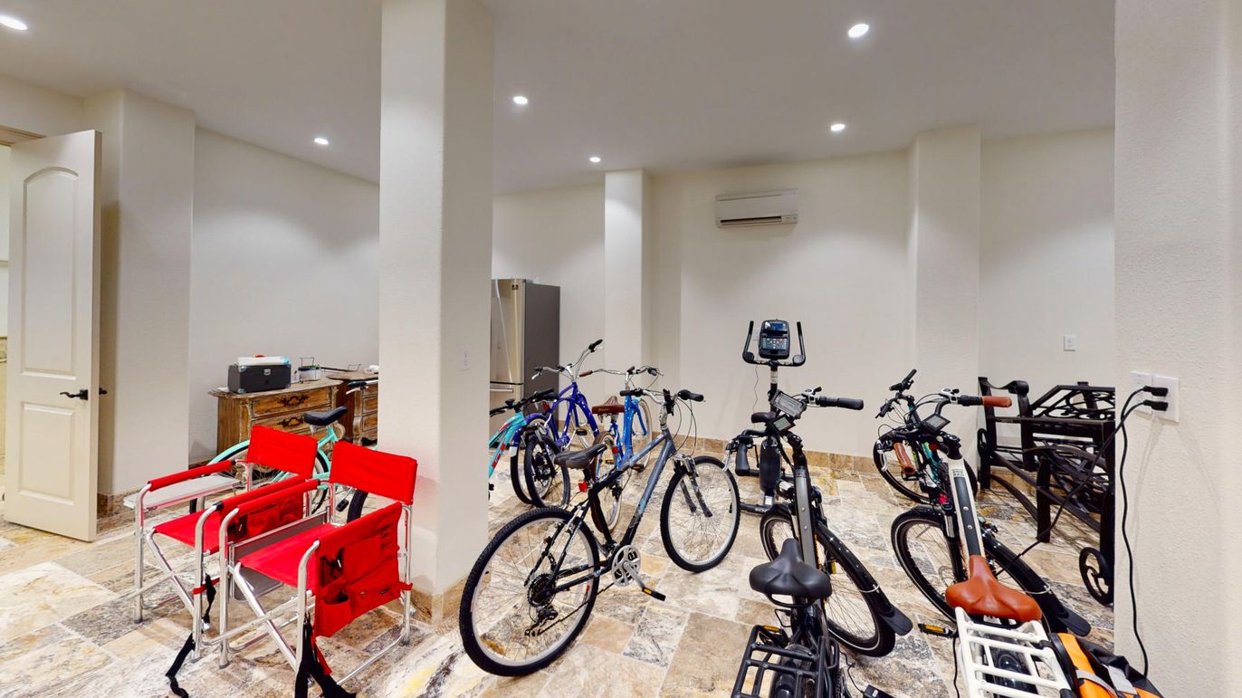 Fitness Equipment, Interior, Recessed Lighting
