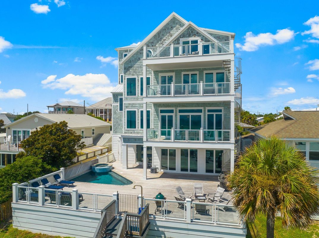 Exterior, Facade, Pool, Queen Anne Victorian