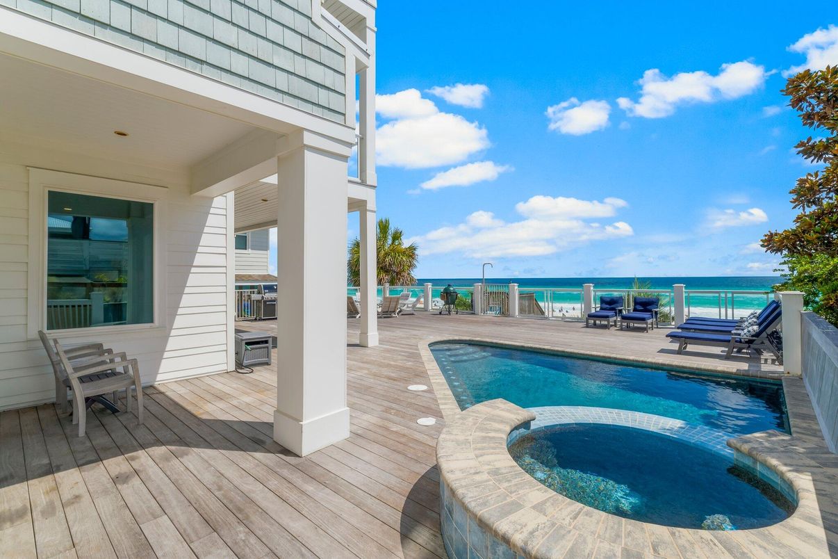 Exterior, Pool, Water