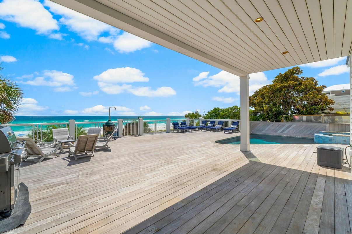 Exterior, Pool, Water