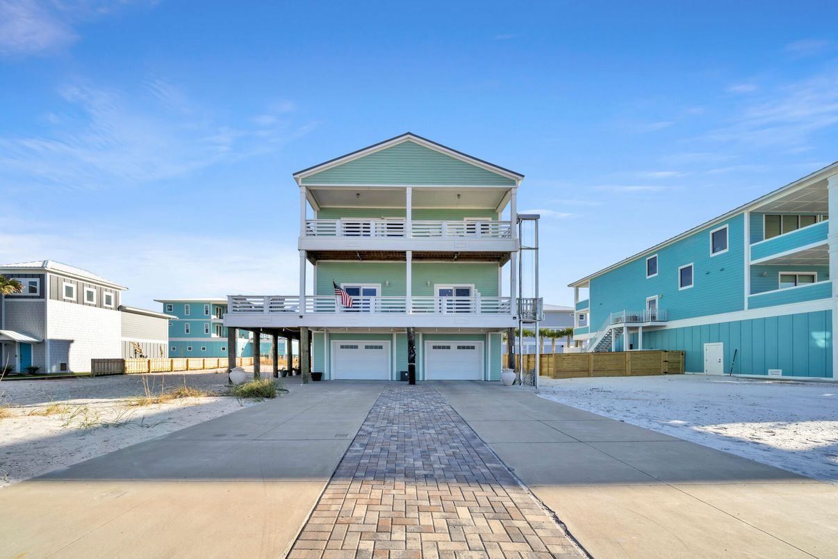 Attached, Exterior, Facade, Modern