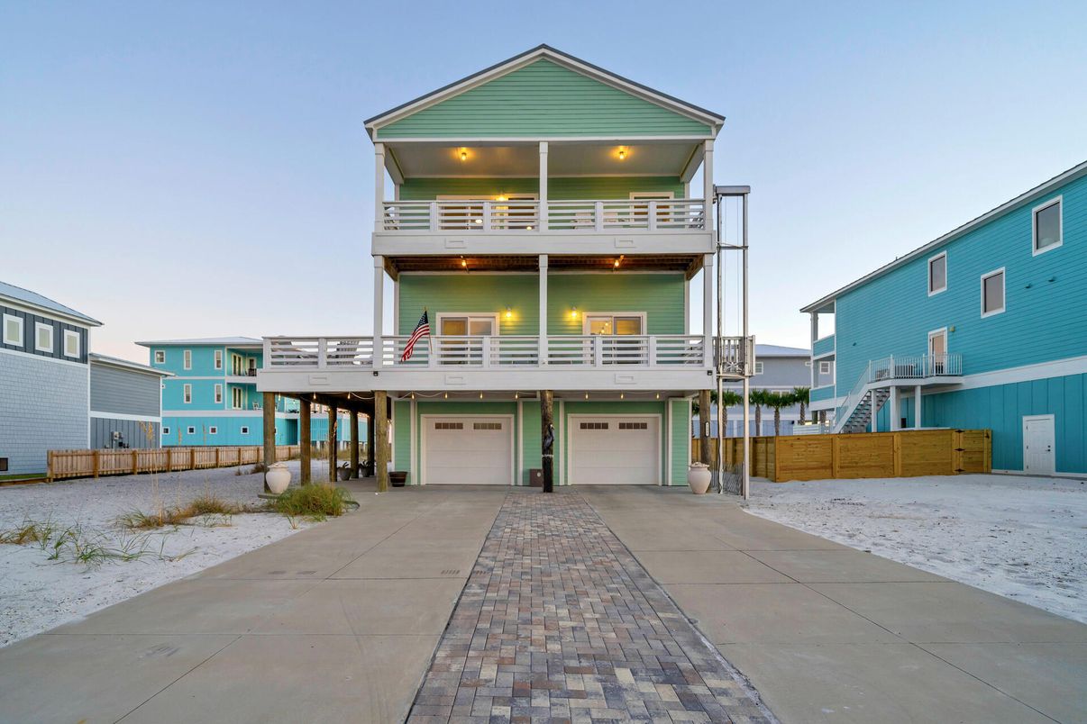 Attached, Exterior, Facade, Modern