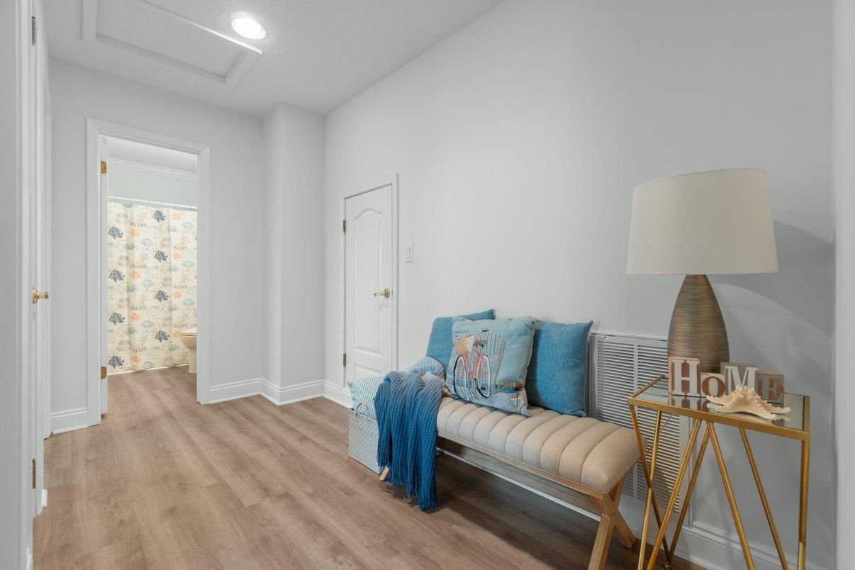 Interior, Recessed Lighting, Wood Texture Flooring