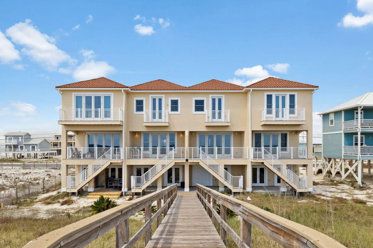 Exterior, Facade, Mediterranean
