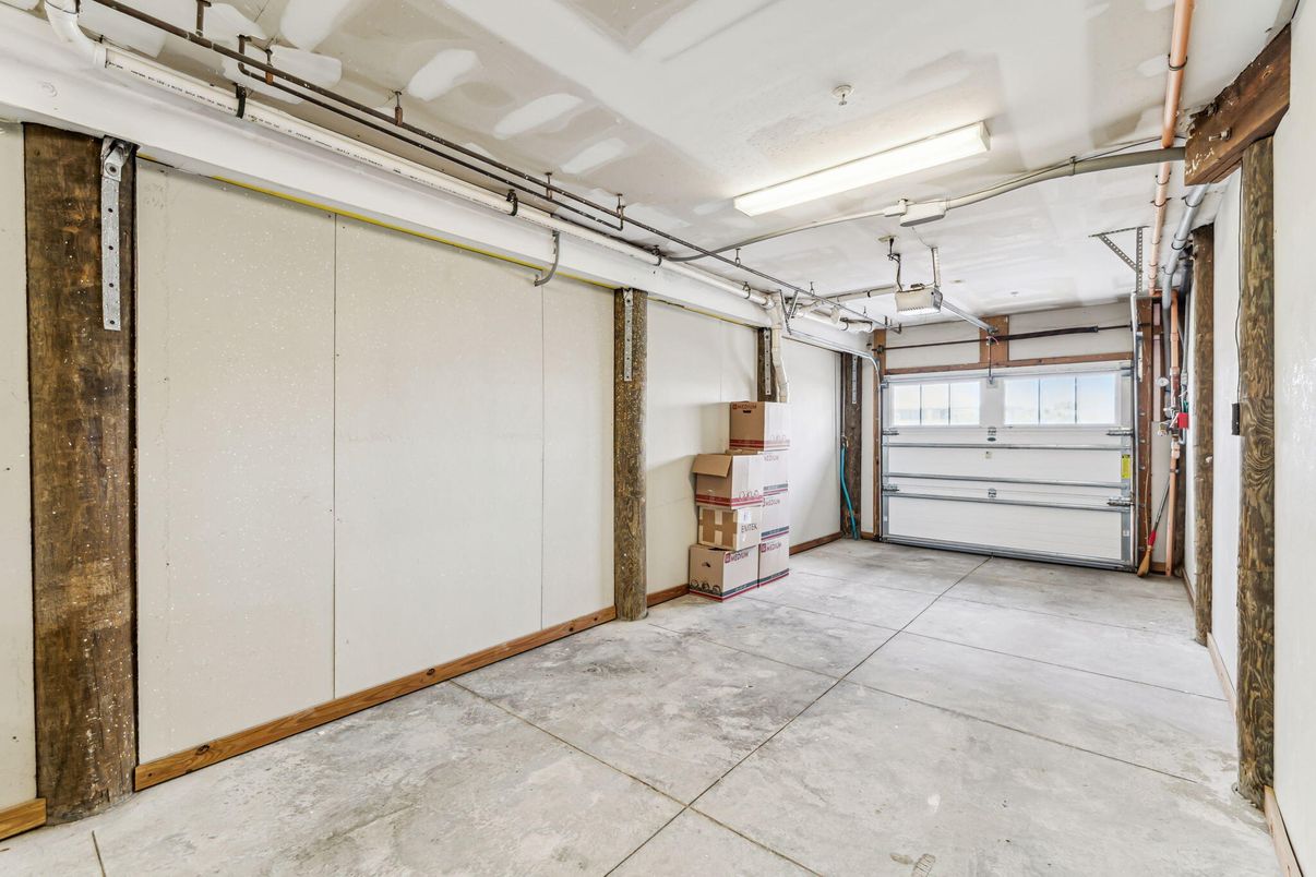 Garage, Interior