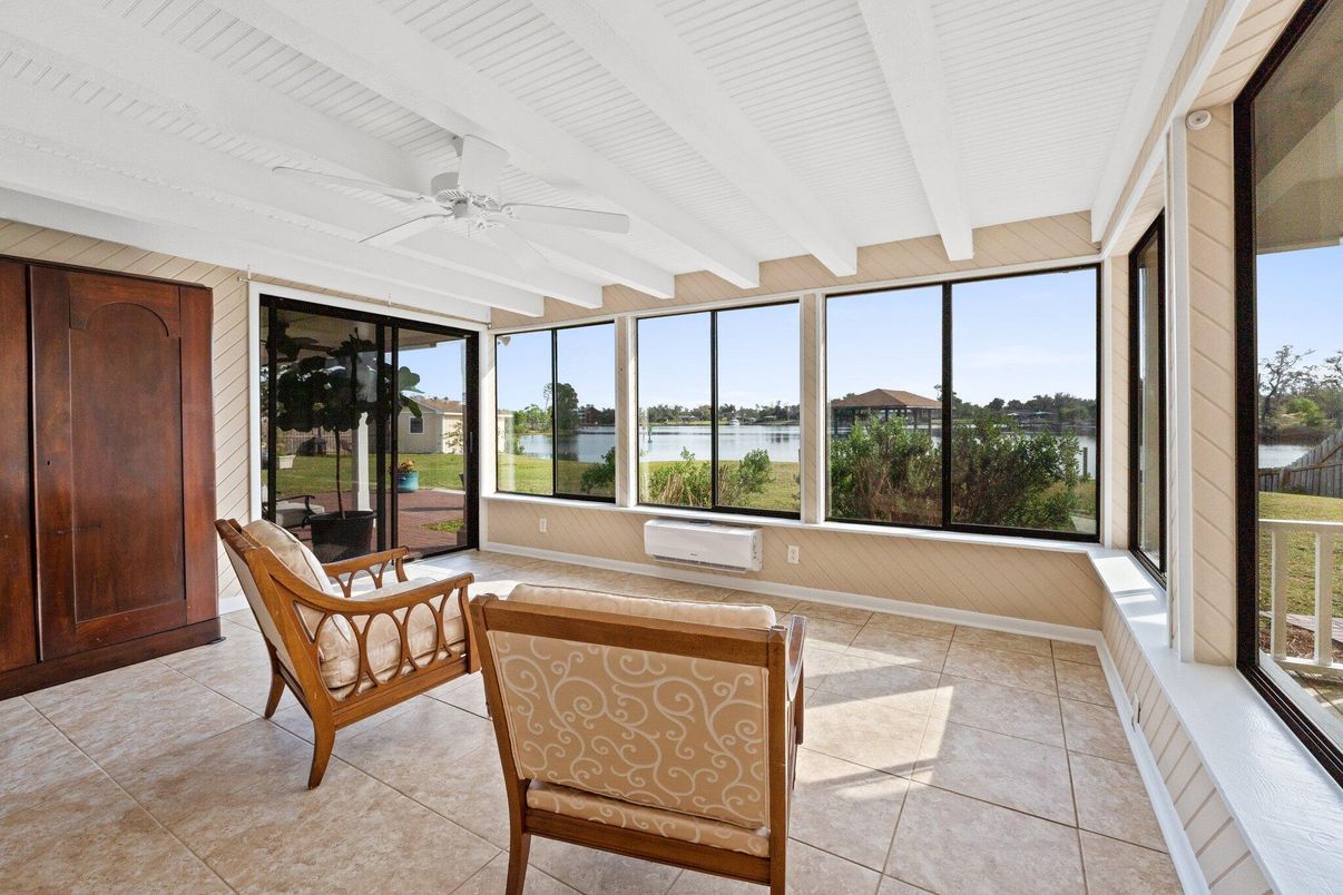 Interior, Sun Room, Water