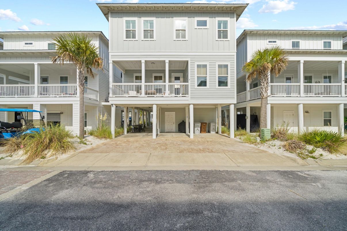 Exterior, Facade, Rowhouse