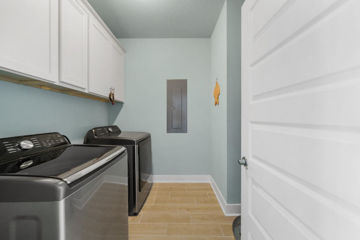 Interior, Washer, Wood Texture Flooring