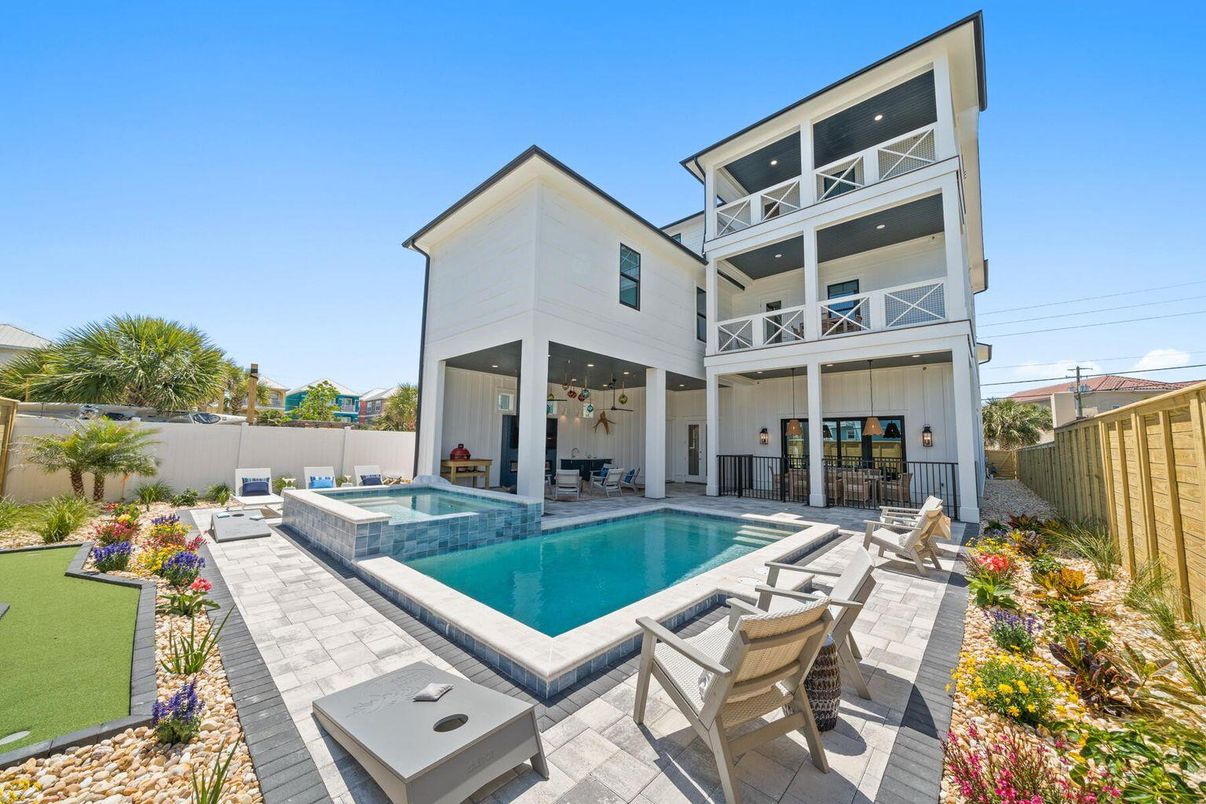 Exterior, Pool
