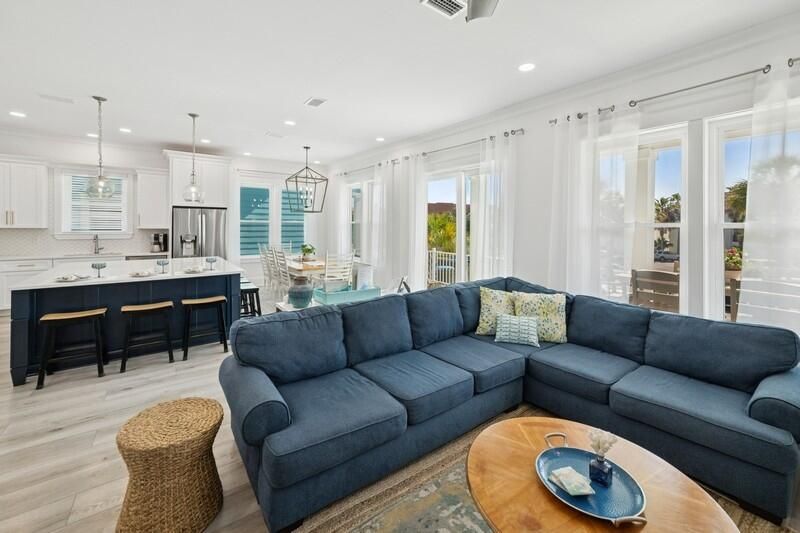 Dining room, Interior, Kitchen, Living room, Pendant Lights, Recessed Lighting, Stainless Steel Appliances, Wood Texture Flooring