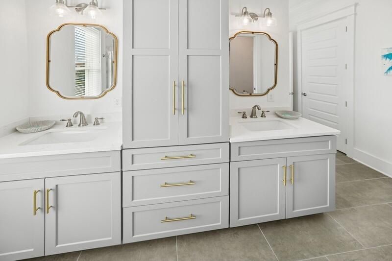 Bathroom, Dual Sink Vanities, Interior