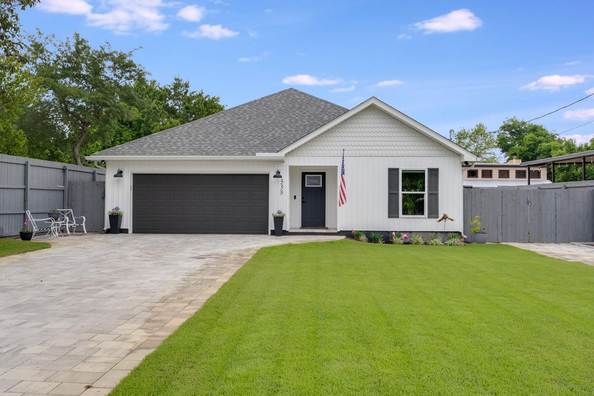 Attached, Exterior, Facade, Ranch