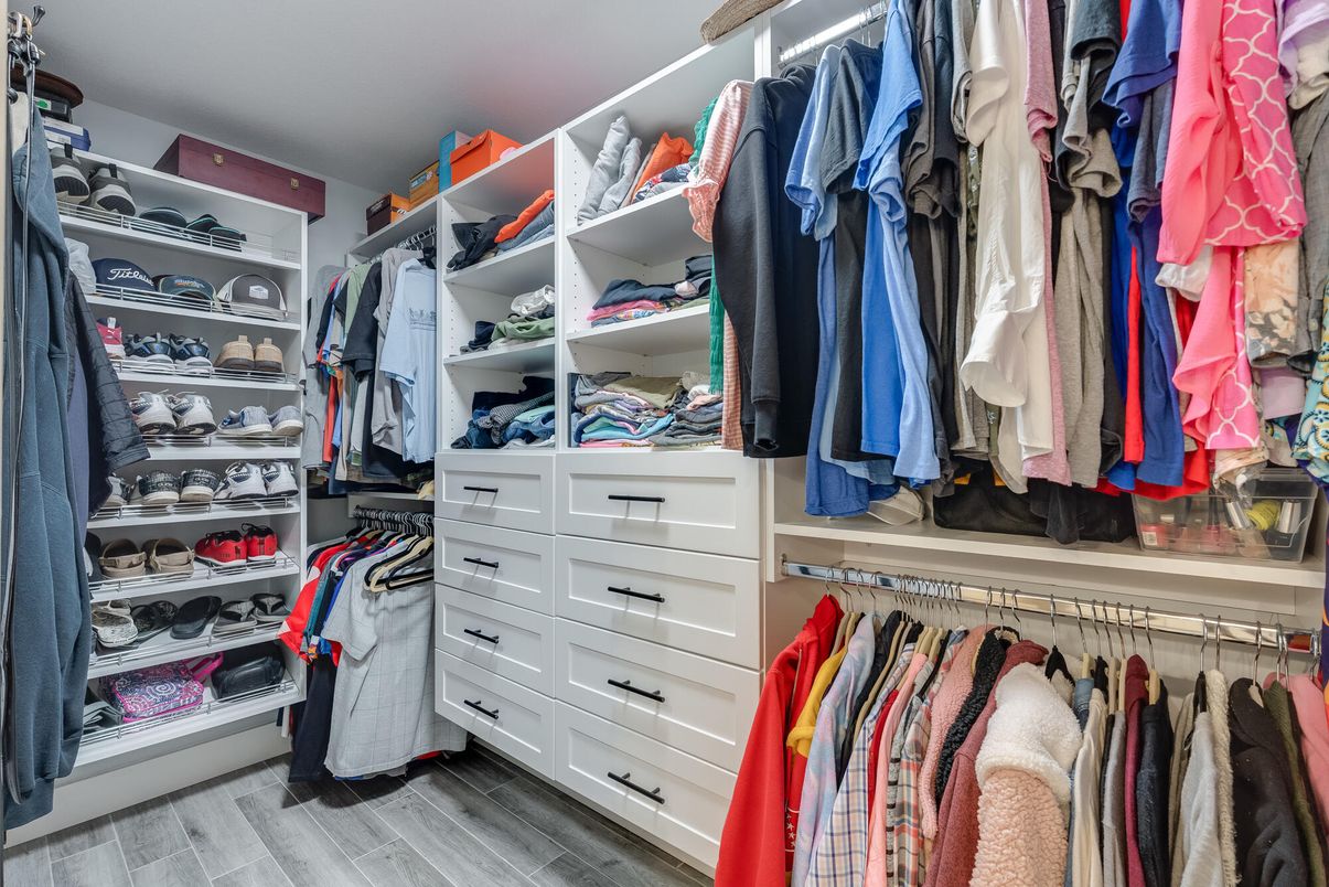 Interior, Walk-in Closets, Wood Texture Flooring