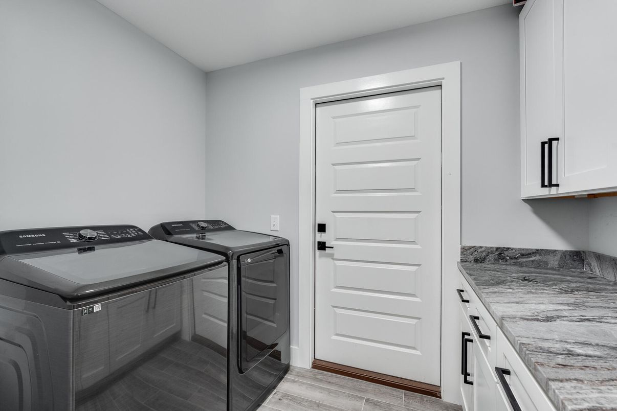 Interior, Washer, Wood Texture Flooring