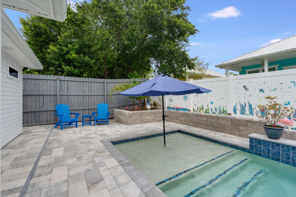 Exterior, Pool