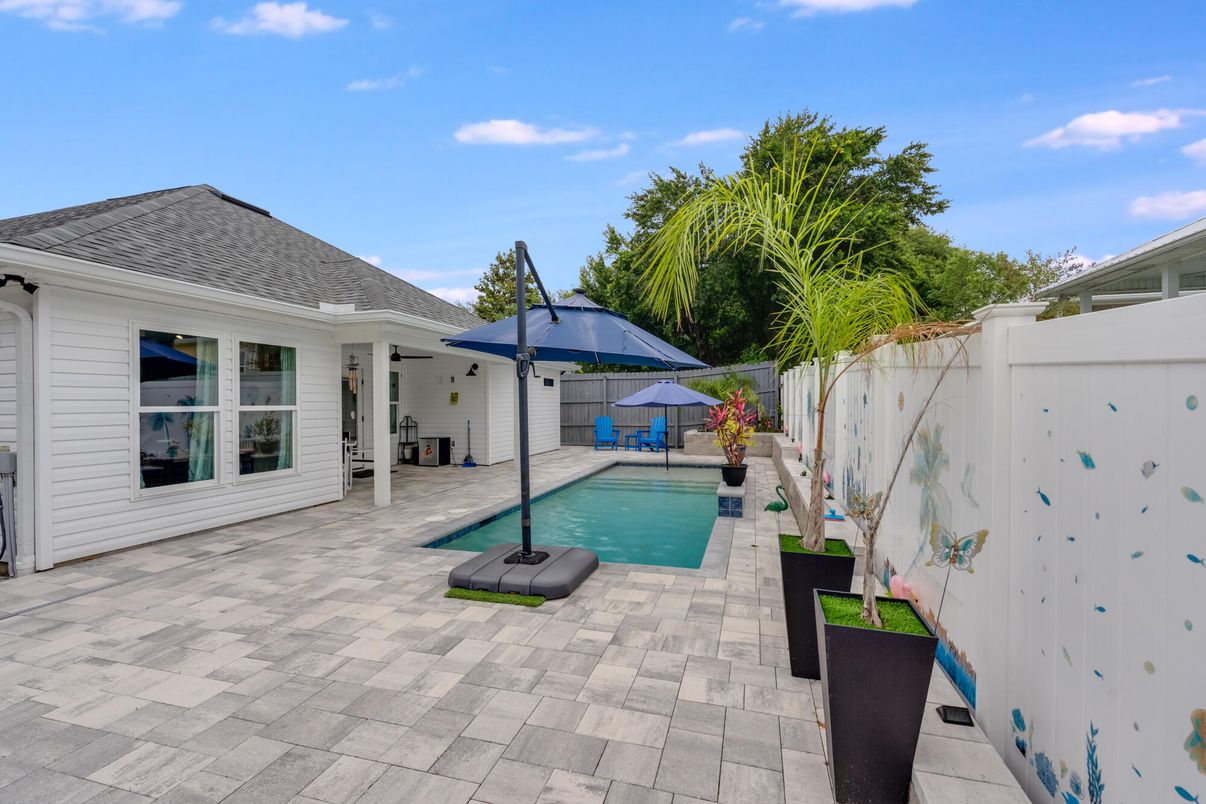 Exterior, Pool