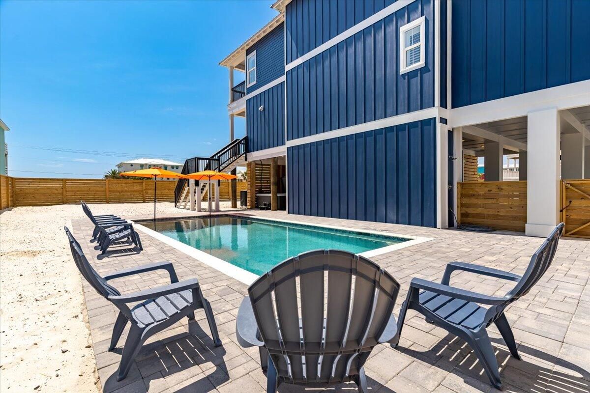 Exterior, Pool