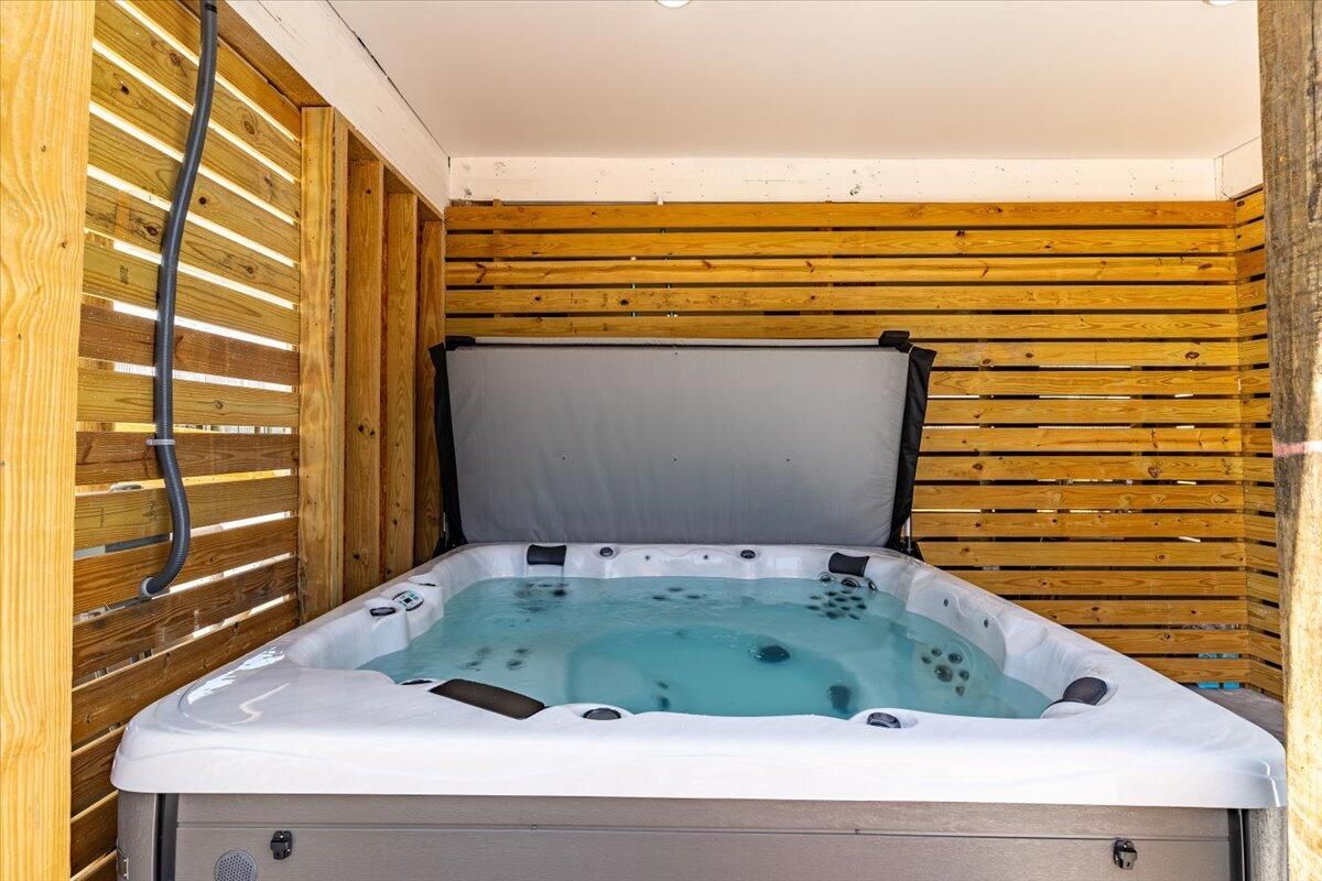 Hot Tub, Interior, Wooden Walls
