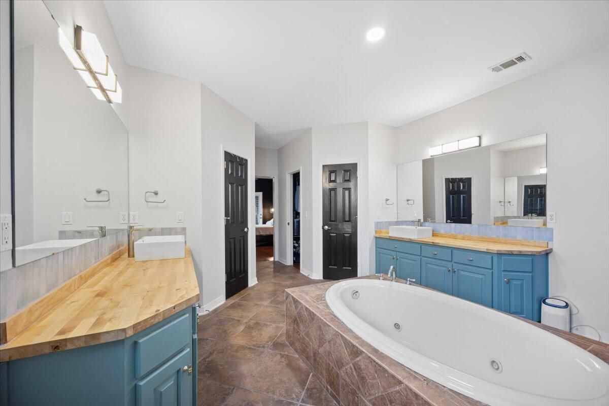 Bathroom, Interior, Recessed Lighting