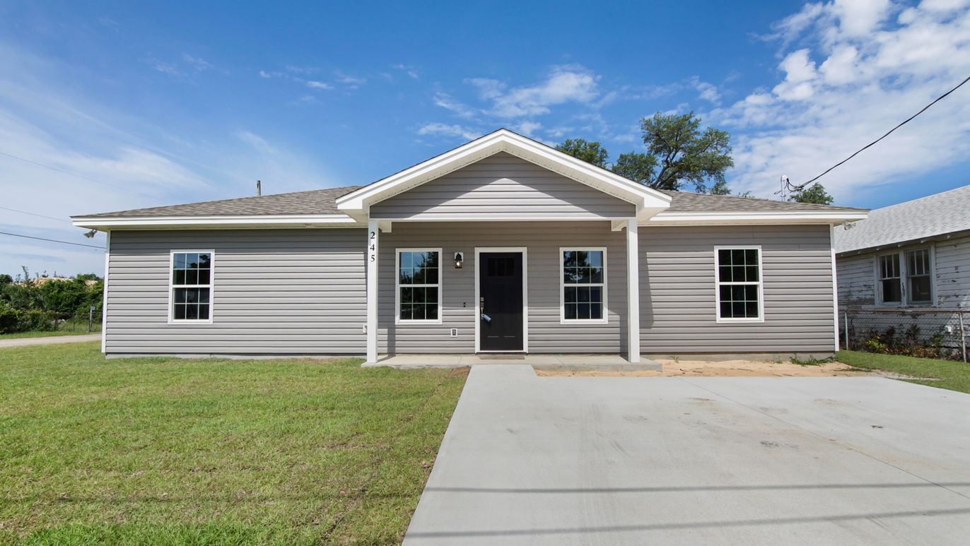 Exterior, Facade, Ranch