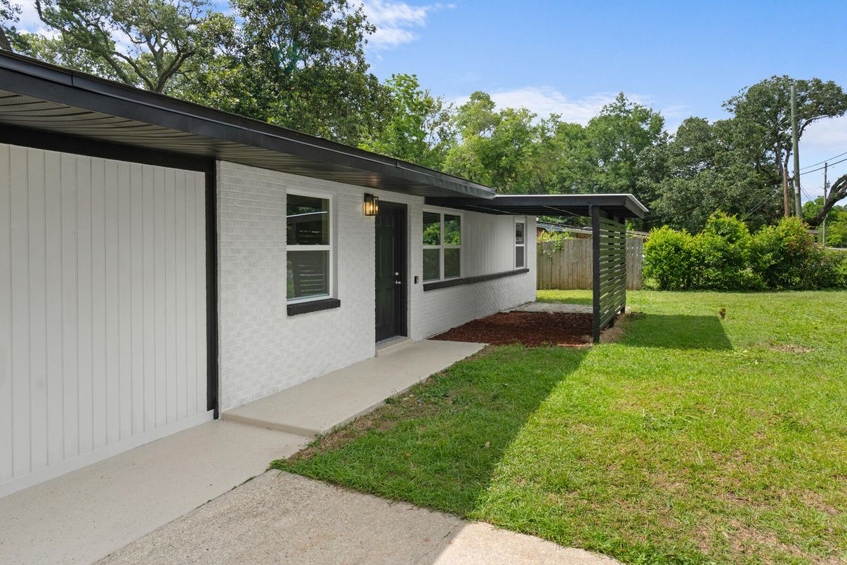Backyard, Exterior