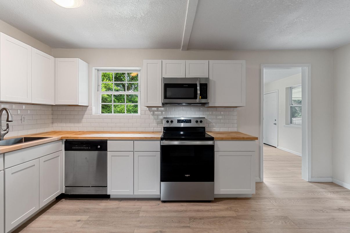 Interior, Kitchen, Stainless Steel Appliances, Wood Texture Flooring